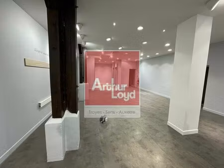 location local commercial 290m² sens 89100