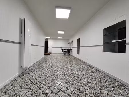 location local commercial