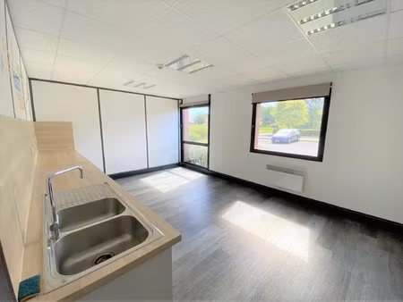 location local professionnel 217m²