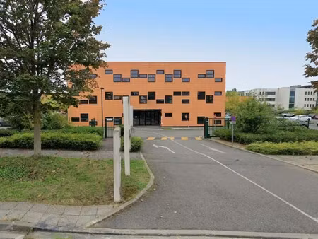 location local professionnel 135m²