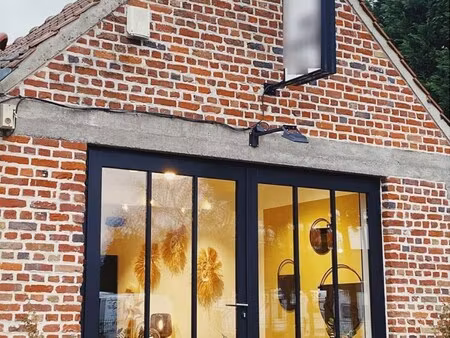 location local professionnel 130m²