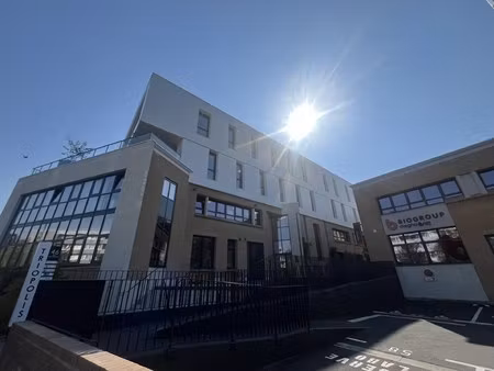 location local professionnel 579m²