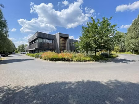 location local professionnel 120m²