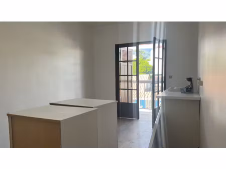 location local professionnel 118m² ste clotilde 97490