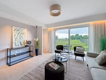 maison neuve - cle sur porte