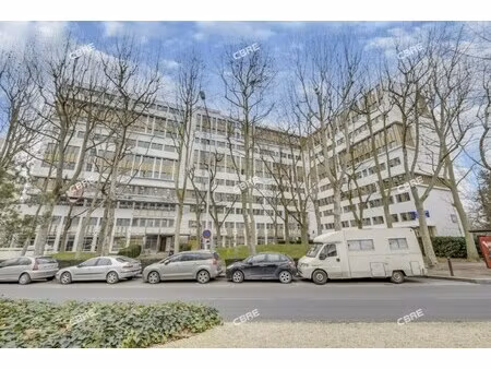 location local professionnel 8 846m²