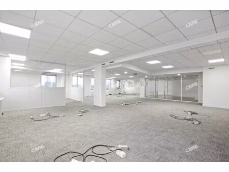 location local professionnel 1 063m² sevres 92310