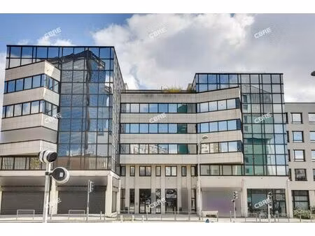 location local professionnel 359m²