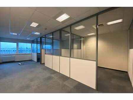 location local professionnel 1 330m²