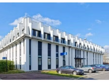 location local professionnel 1 638m²