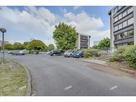 location local professionnel 562m²