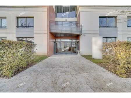 location local professionnel 436m²