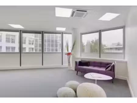 location local professionnel 3 317m²