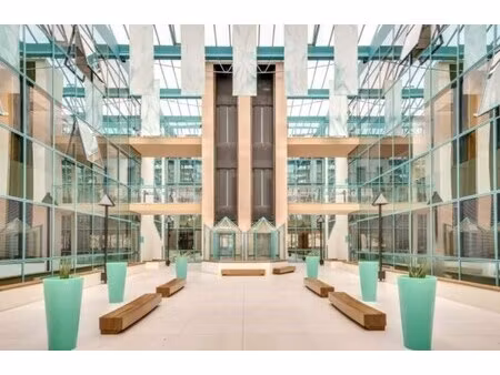 location local professionnel 2 245m²