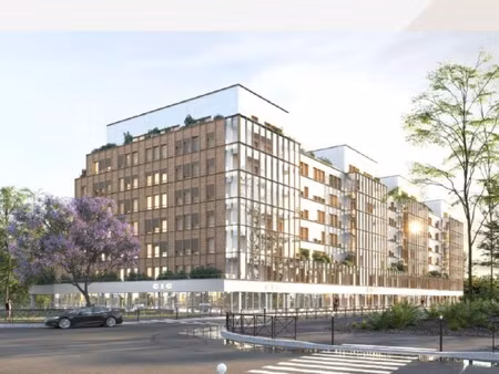 location local professionnel 1 600m²