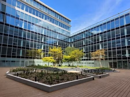 location local professionnel 9 134m²