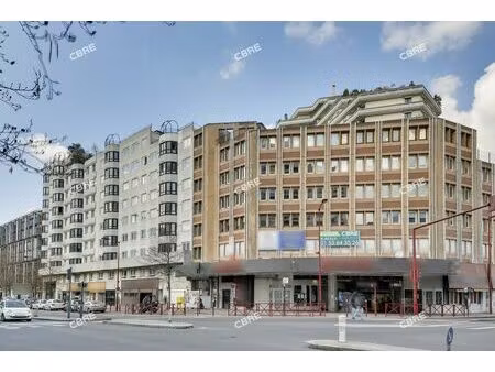 location local professionnel 574m²