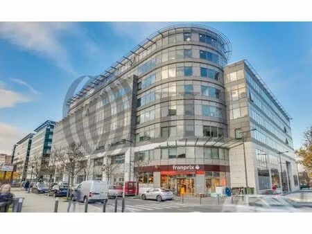 location local professionnel 3 596m² bobigny 93000