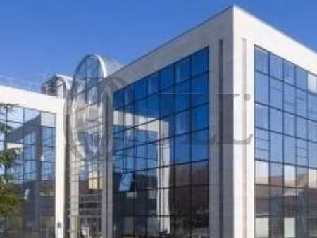 location local professionnel 590m² cergy 95000