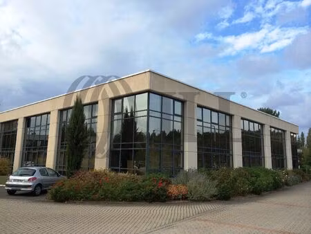 location local professionnel 469m² guyancourt 78280