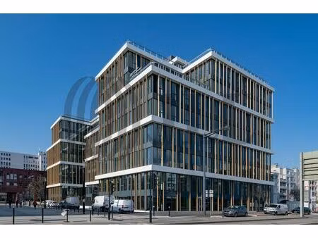 location local professionnel 2 530m² montigny le bretonneux 78180