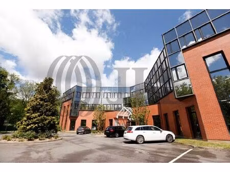 location local professionnel 996m² montigny le bretonneux 78180