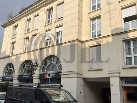 location local professionnel 209m² poissy 78300