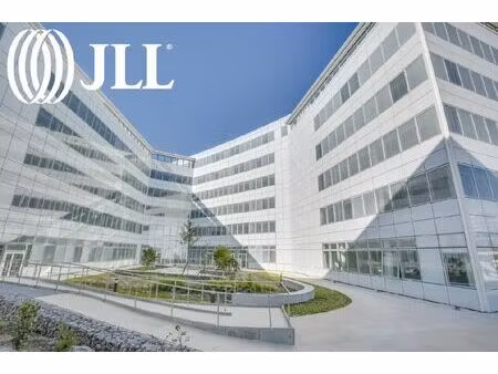 location local professionnel 5 571m² tremblay en france 93290