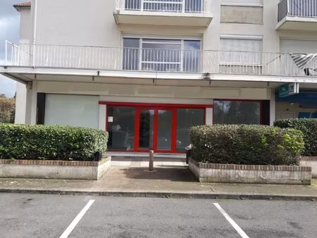 location local commercial 74m² petit couronne 76650