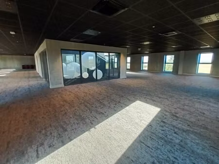 location local professionnel 454m² montivilliers 76290