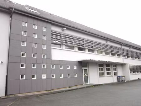 location local professionnel 543m² la glacerie 50470