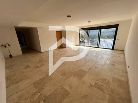 location commerce 6 pièces 100 m² à la môle (83310)