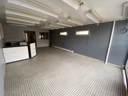 location local commercial