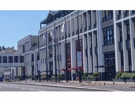 location local professionnel 2 294m²