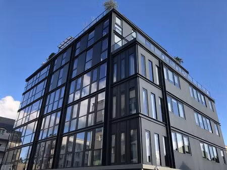 location local professionnel 2 834m²