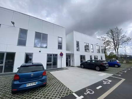 location local professionnel 282m²