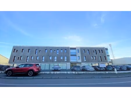 location local professionnel 74m²