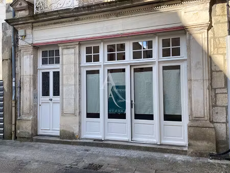 location local commercial fontenay le comte 85200