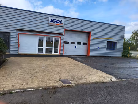 location local commercial 240m² erbray 44110
