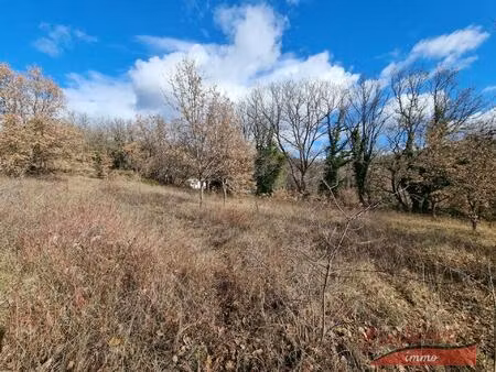 a quinson  parcelle de 636m2 constructible au calme