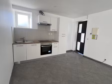 à louer bureau lumineux avec cuisine et salle de bain