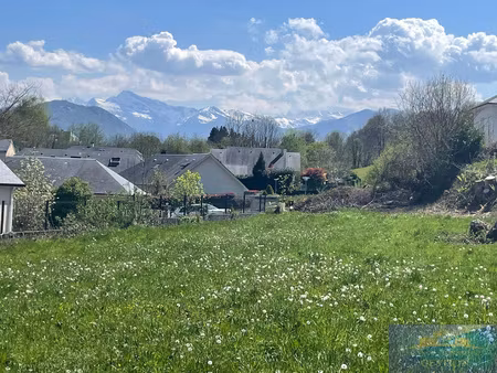 a cinq minutes de lourdes