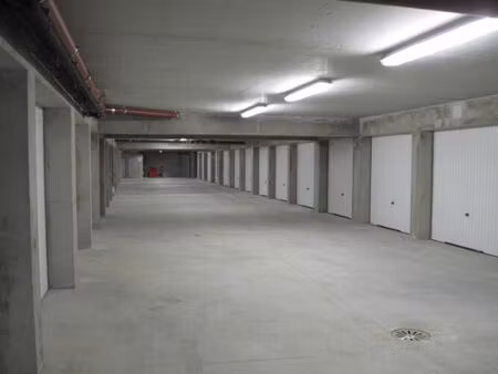 location garage à quimper (29000)
