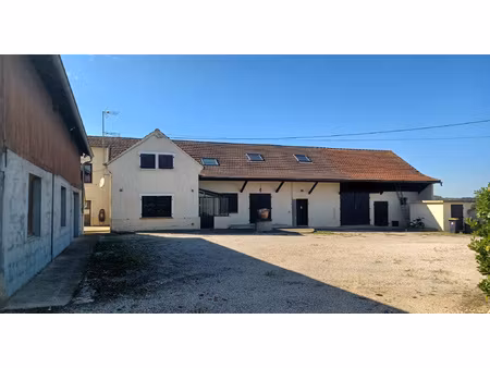 belle maison de 257m2 sans vis à vis avec dépendances et te