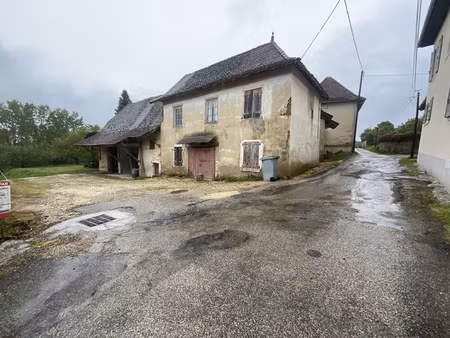 en vente à saint-sorlin-de-morestel : maison + dépendances à rénover entièrement sur 1747m