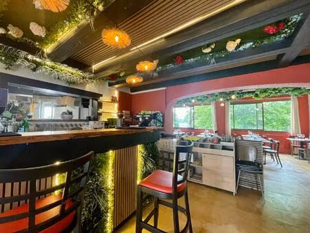 murs commerciaux de 104 m² loyer perçu 15 600 00 eur / an