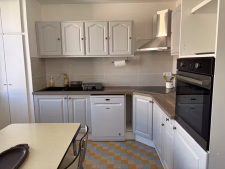 réf 541la - bourg st andeol - bel appartement type 5