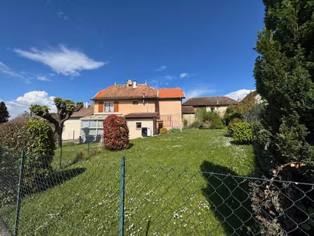 en vente à saint-sorlin-de-morestel : maison avec 4 chambres sur 709 m² de terrain