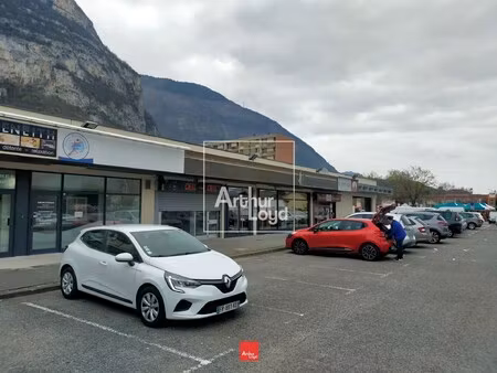 location local commercial 83m² sassenage 38360