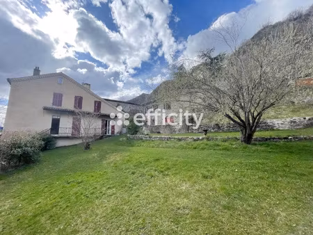 maison 9 pièces - 226 m²